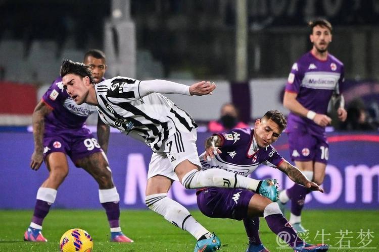 佛罗伦萨3-0击败尤文,戈森斯建功,法乔利献两助攻,尤文两连败距榜首9分。 佛罗伦萨3-0击败尤文,戈森斯建功,法乔利献两助攻,尤文两连败距榜首9分。