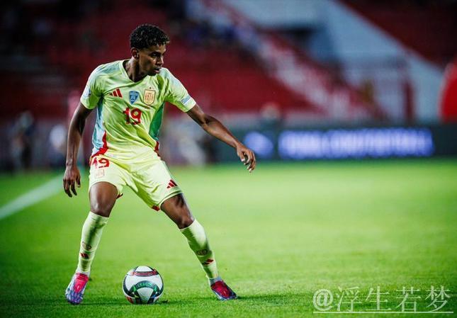 莱万“促使”国家队主帅离任